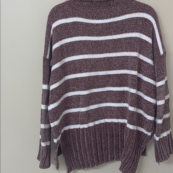 Stripped high- low Turtleneck Sweater - Picture 7 of 10